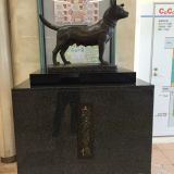 忠犬タマ公像