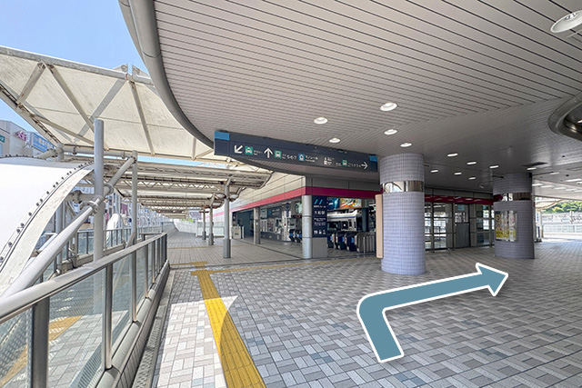 2.Turn right in front of Shonan Monorail Ofuna Station.