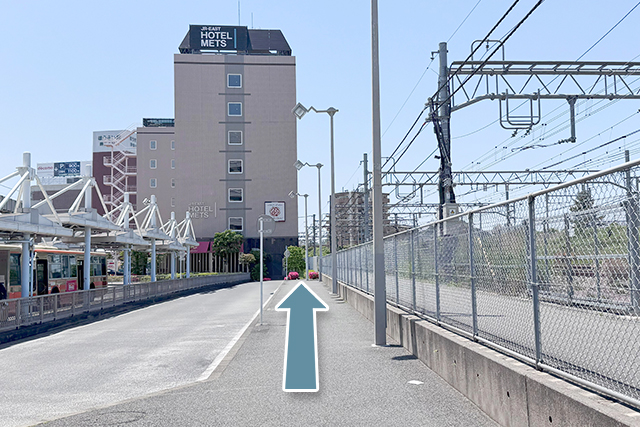 4.You will see the hotel ahead; continue straight to arrive.