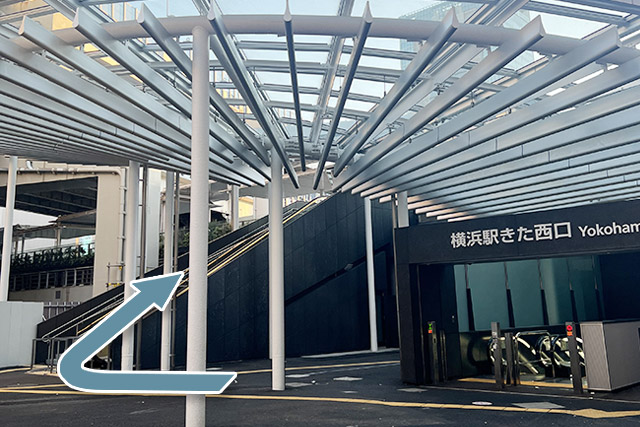 2.Go up by escalator to the second floor.