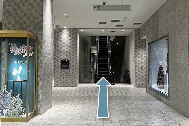 4.Take the escalator at the end of the walkway to the 2nd floor.
