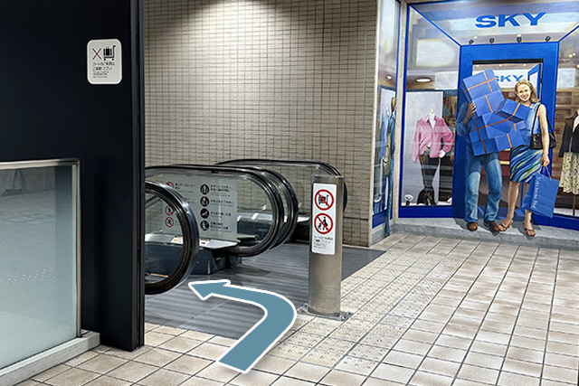 2.Take the escalator to the basement floor.