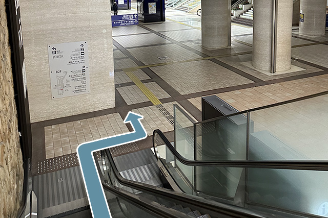 4.Go down the escalator and proceed as indicated by the arrows.